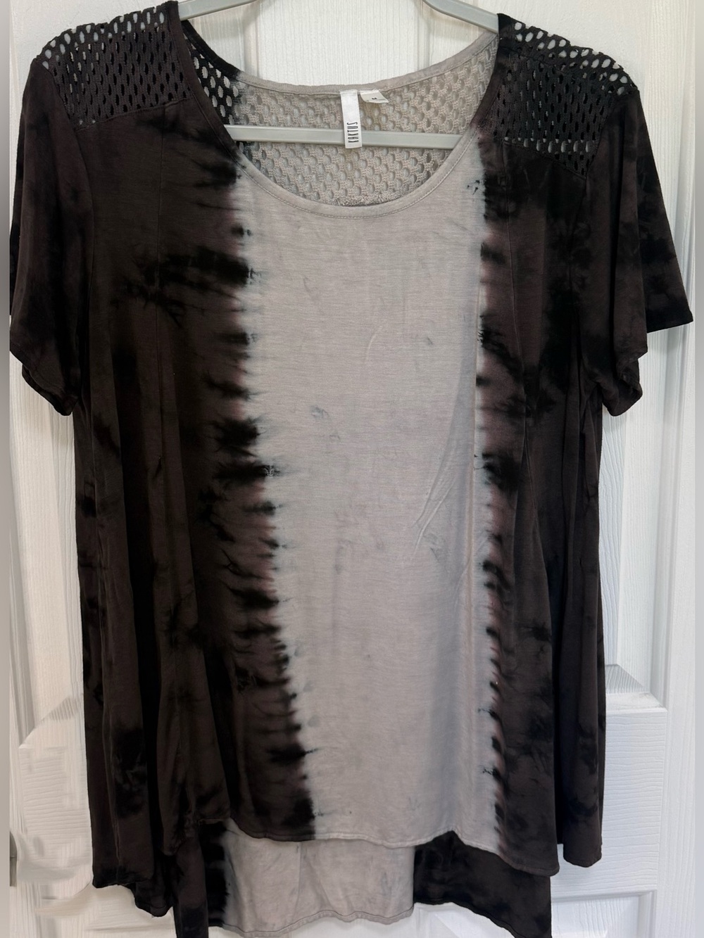 Kaktus Tie-Dye Mesh Accent High-Low Soft Top